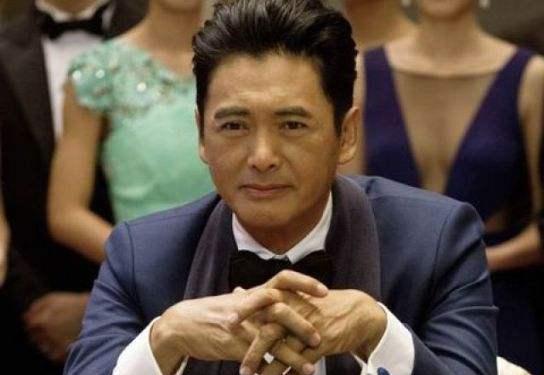 记者爆料周润发视频,记者揭秘背后真相