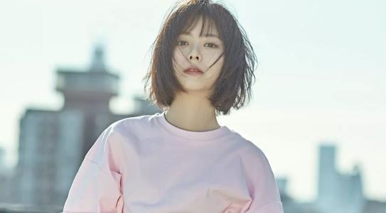 谭松韵爆料圈内好友游戏,揭秘明星们的娱乐生活！”